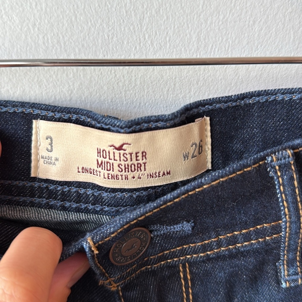 NWT Hollister Midi Short‎ Longest Length 4" in Ripped Dark Wash - Picture 4 of 7